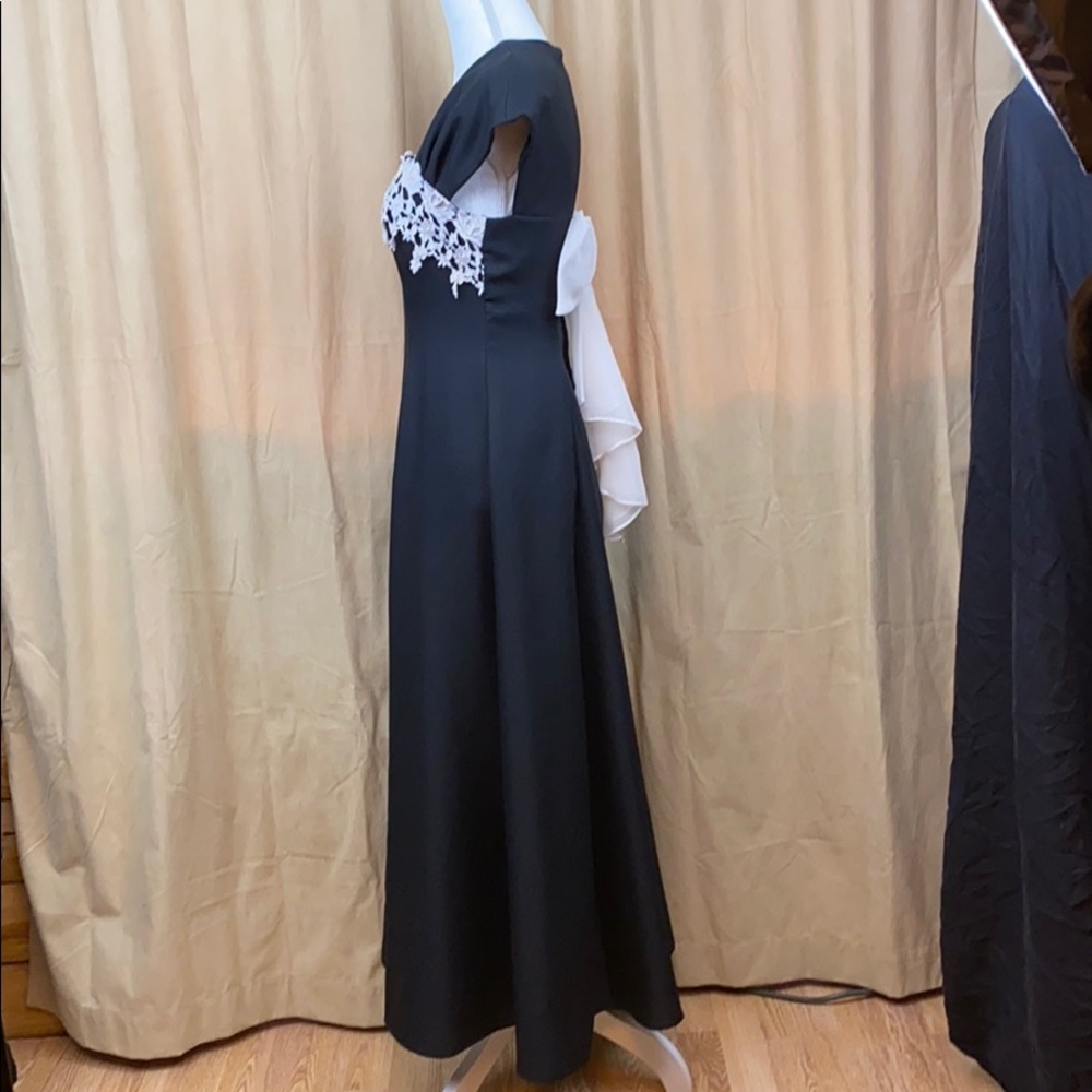 Black and Cream Evening gown - Picture 4 of 15
